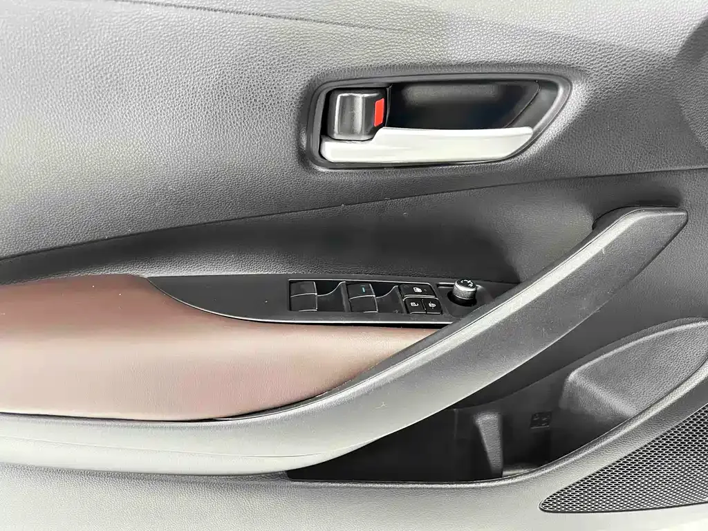 Toyota Corolla — фото 10