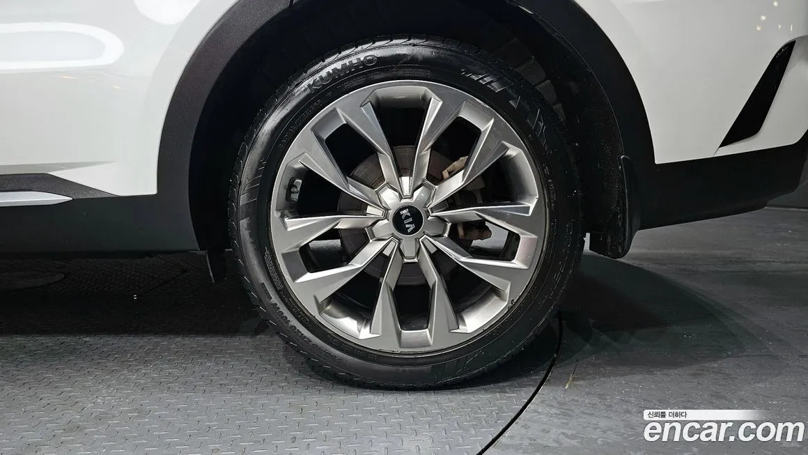 Kia Sorento — фото 7
