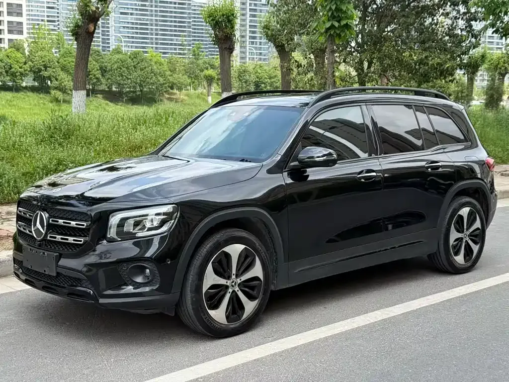 Mercedes-Benz GLB — фото 1