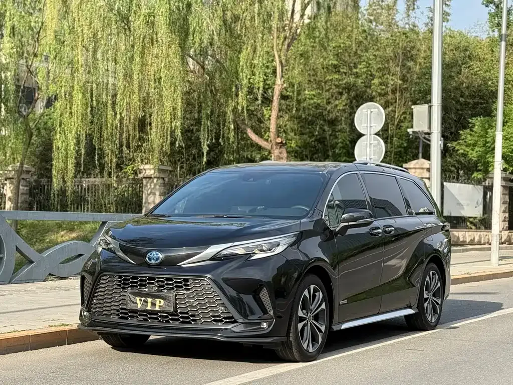 Toyota Granvia — фото 1