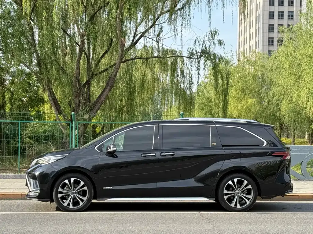Toyota Granvia — фото 10