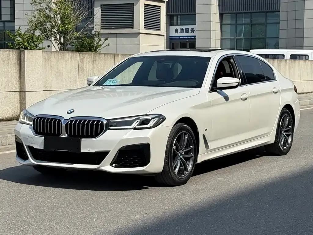 BMW 5 Series — фото 1