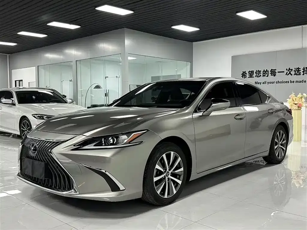 Lexus ES — фото 1