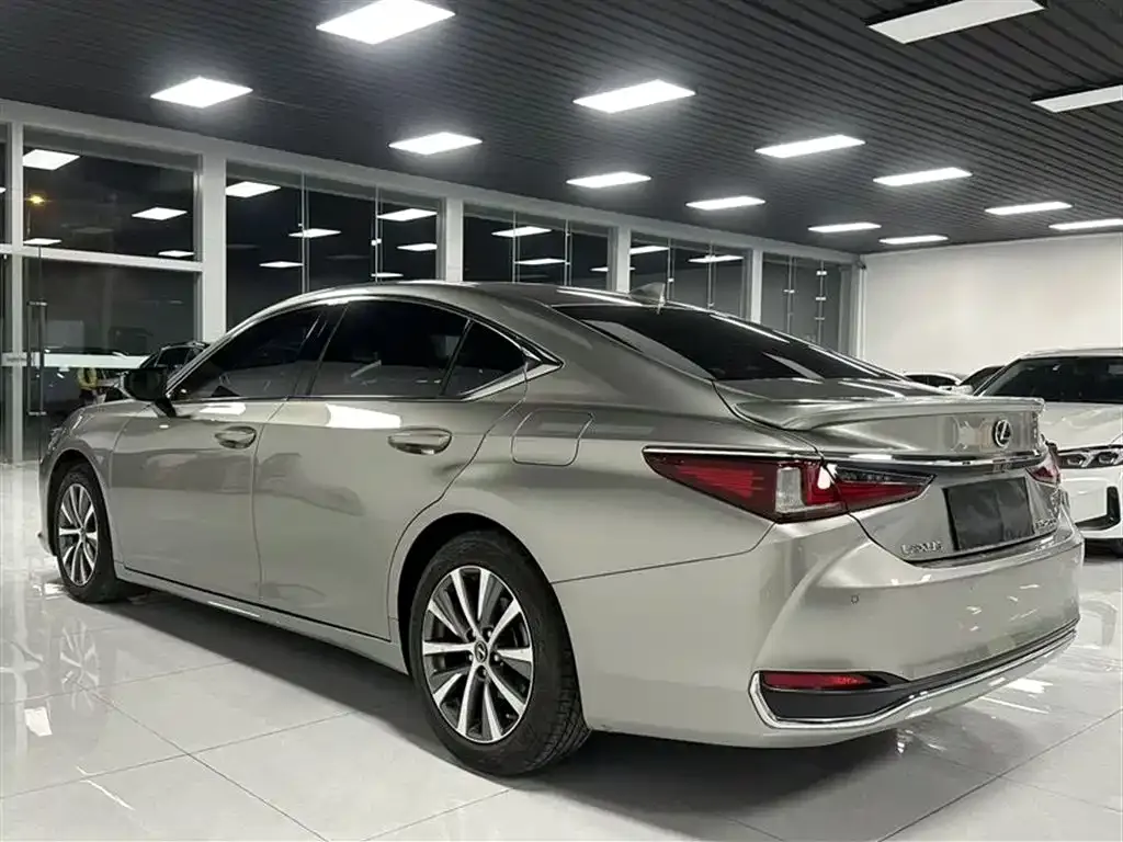 Lexus ES — фото 9