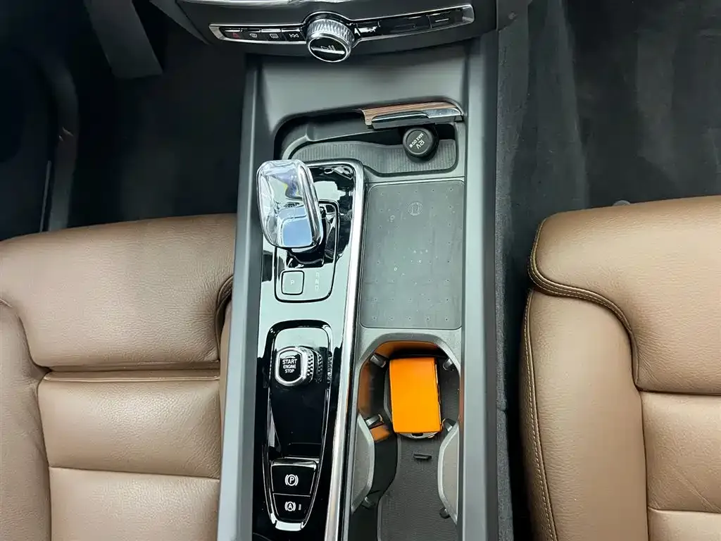 Volvo XC60 — фото 2