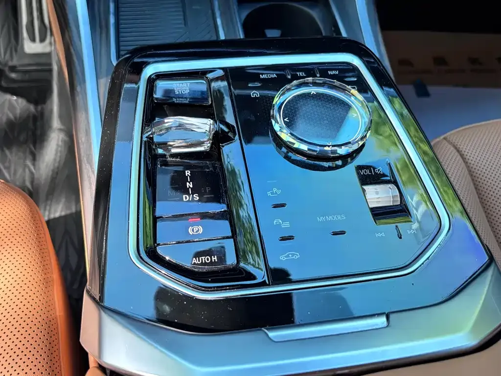 BMW 7 Series 2024 из CN, фото 8