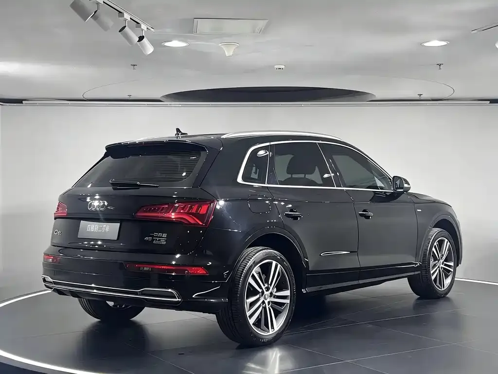Audi Q5L — фото 5