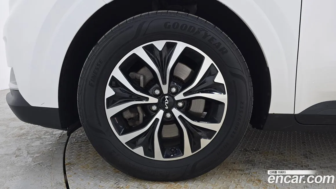 Kia Carnival — фото 10