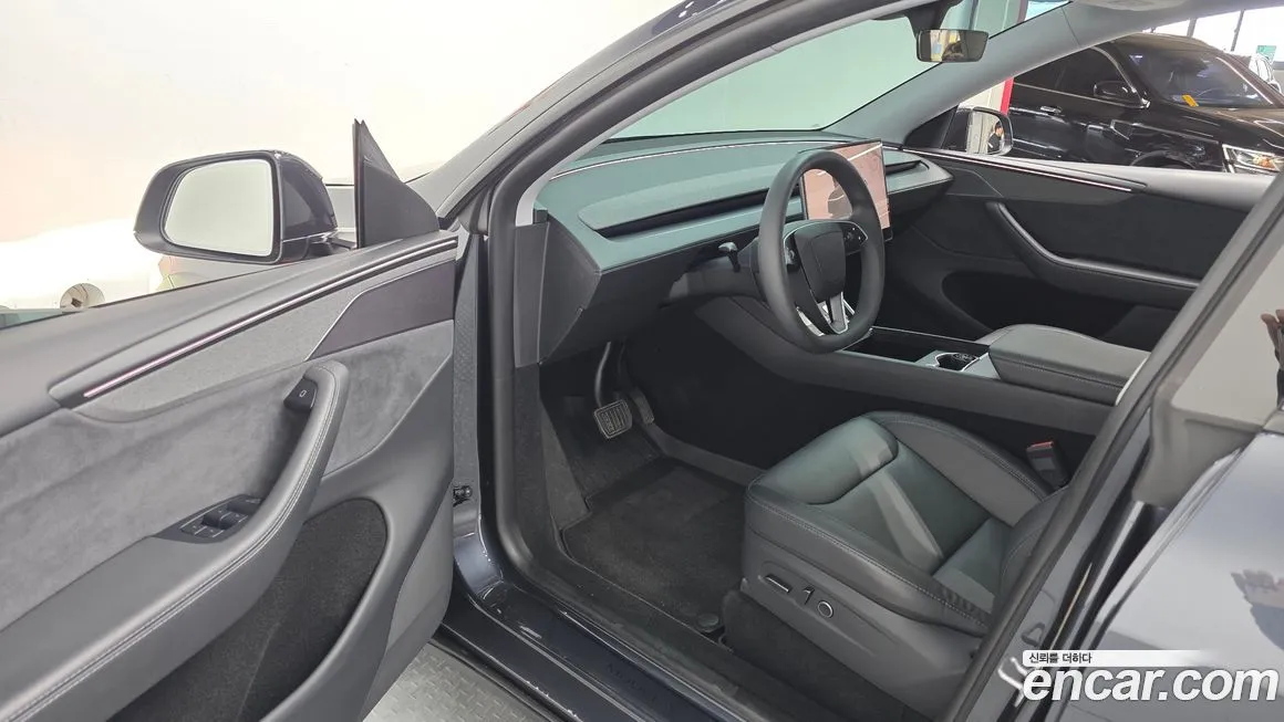 Tesla Model Y — фото 10