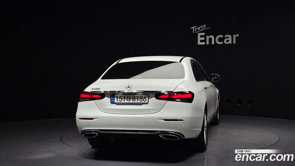Mercedes-Benz E-Class — фото 3