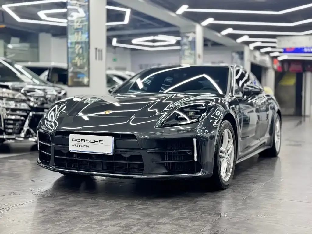 Porsche Panamera — фото 1