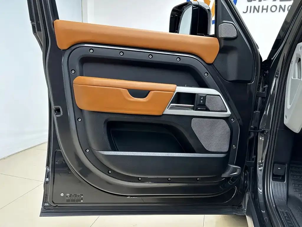 Land Rover Defender 2024 из CN, фото 3