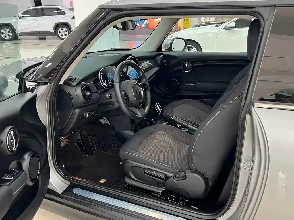 MINI Cooper (3-door) 2024 из CN, фото 3