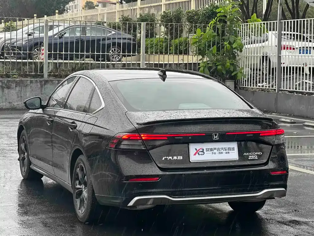 Honda Accord — фото 9