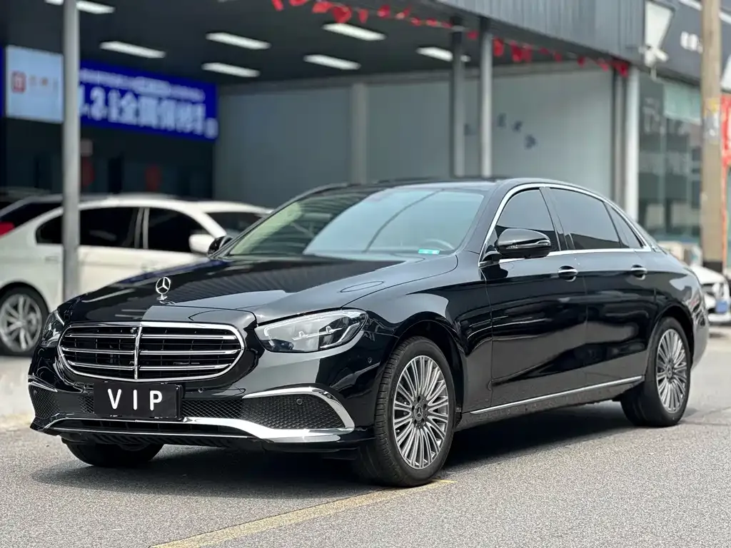 Mercedes-Benz E-Class — фото 1