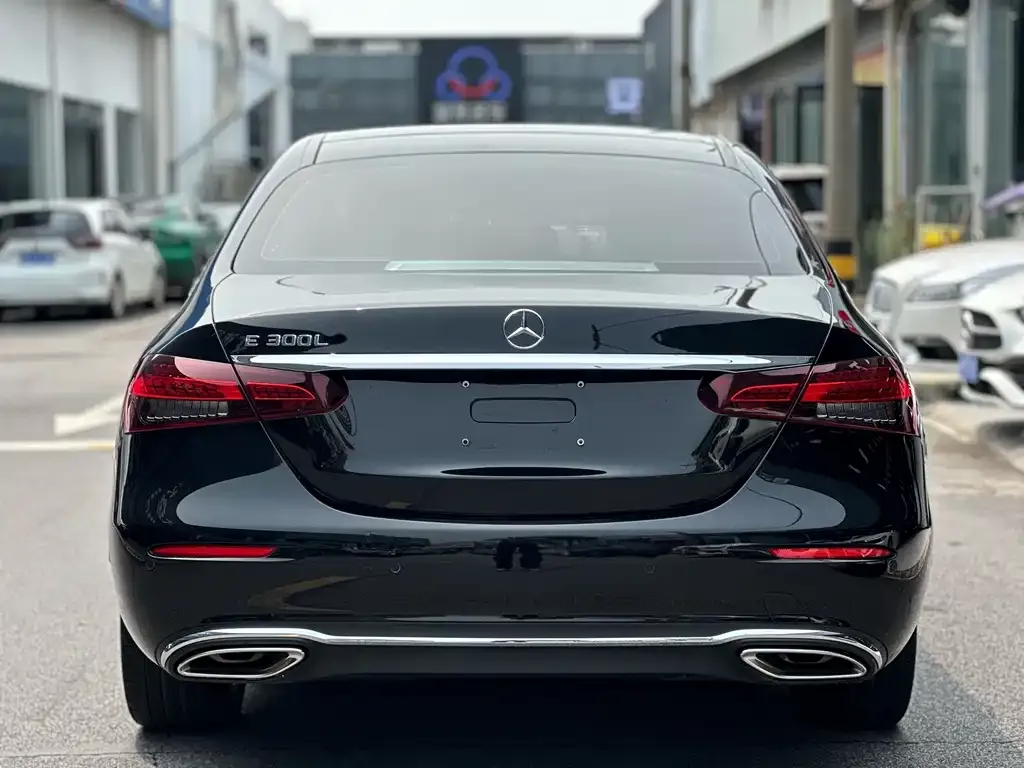 Mercedes-Benz E-Class — фото 5