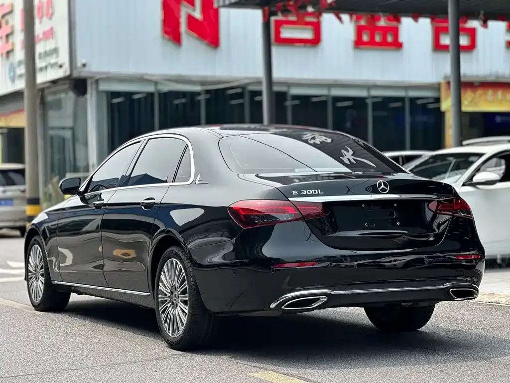 Mercedes-Benz E-Class — фото 4