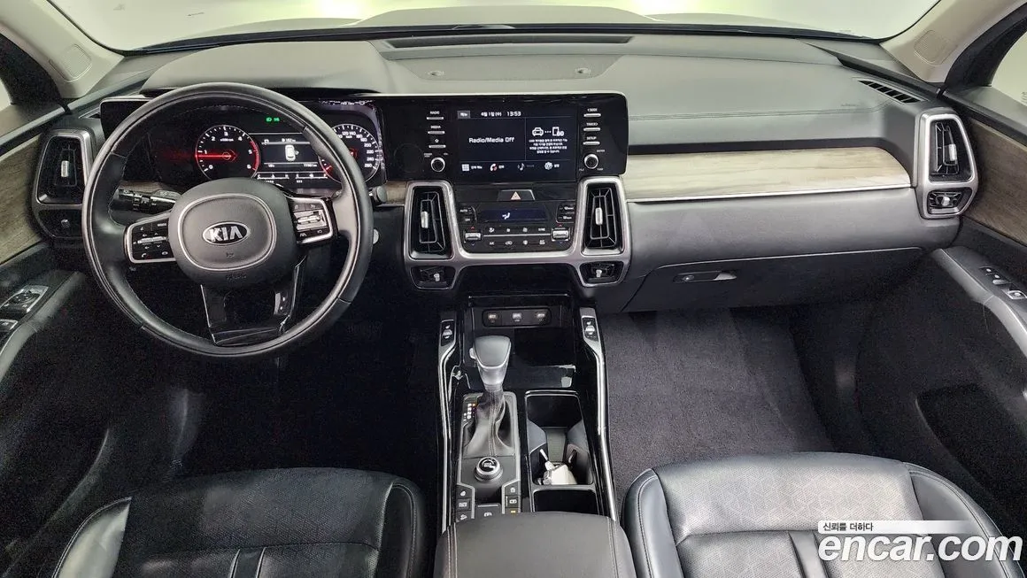 Kia Sorento — фото 9