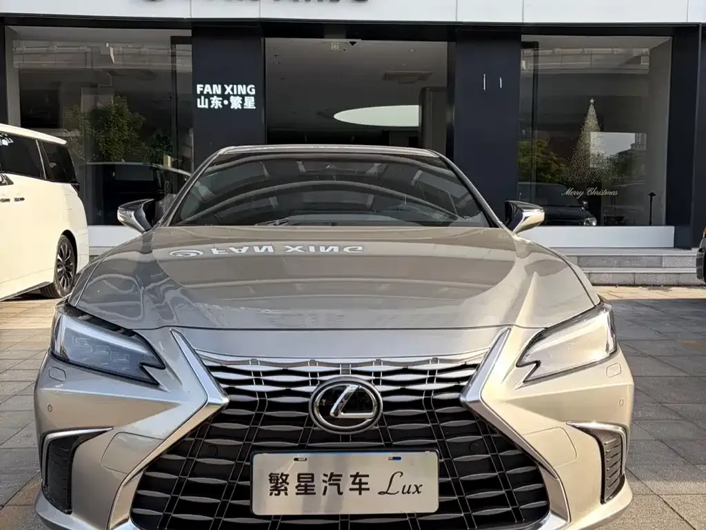 Lexus ES — фото 1