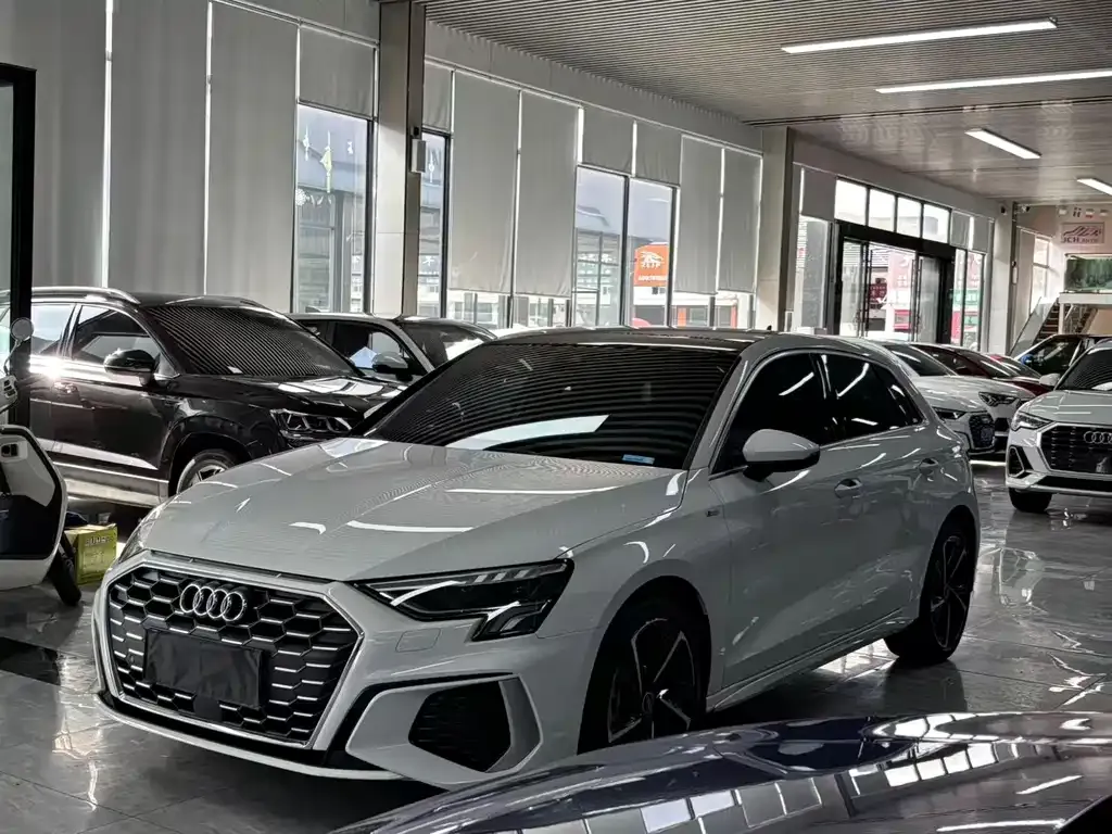Audi A3 — фото 1