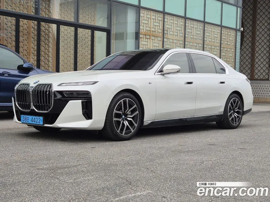 BMW i7
