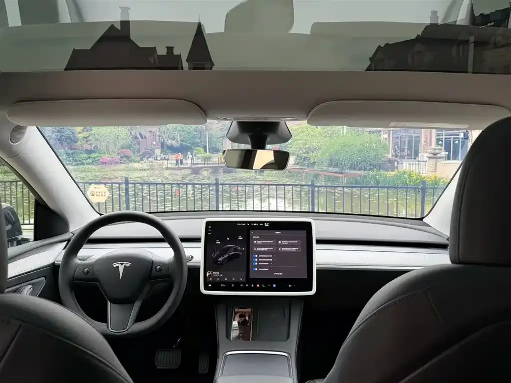 Tesla Model Y — фото 2
