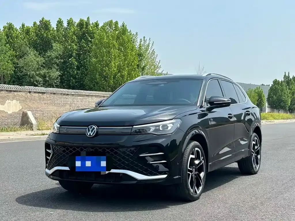 Volkswagen Tiguan L — фото 1