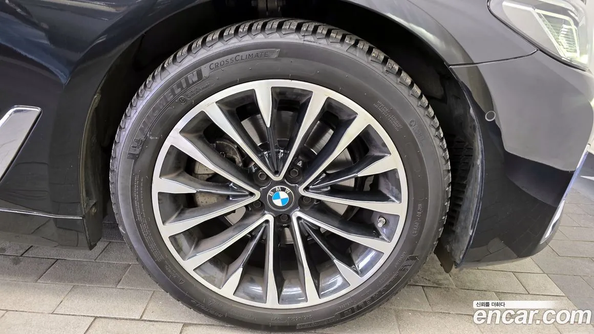 BMW 5-Series — фото 10