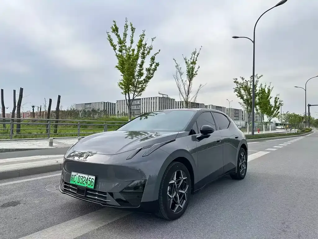 Lynk & Co Z20
