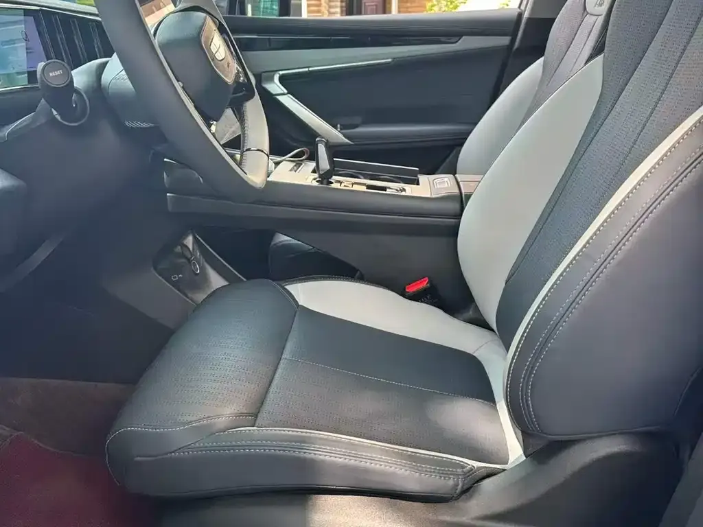 Geely Boyue L 2025 из CN, фото 2