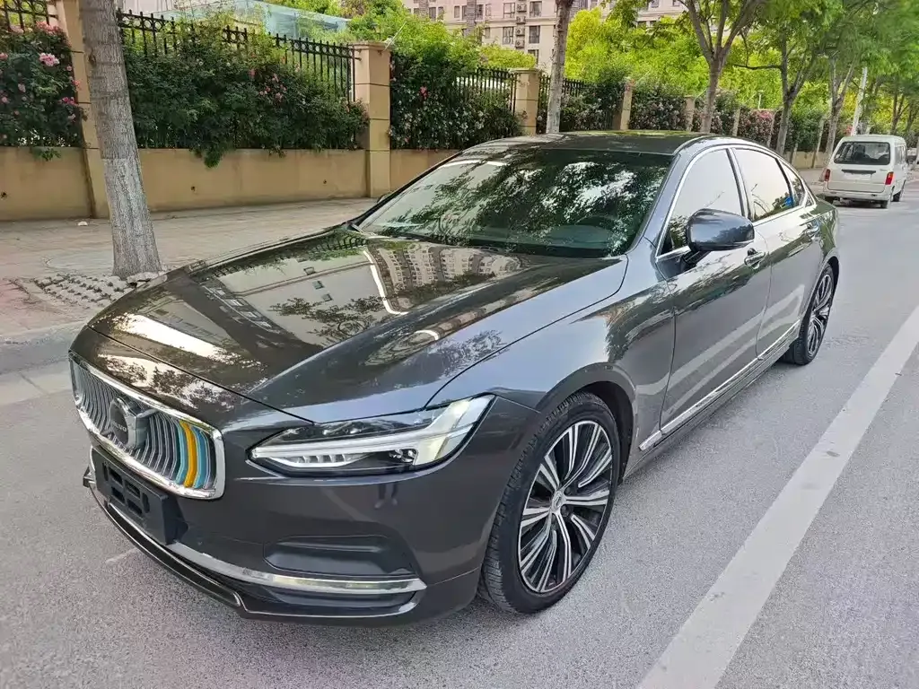 Volvo S90 — фото 1