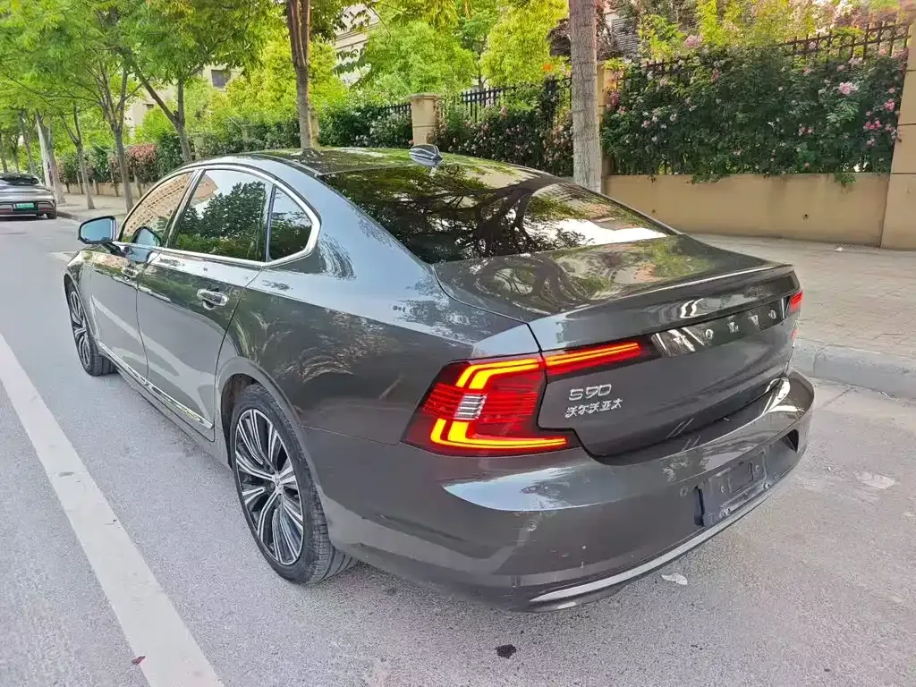 Volvo S90 — фото 9