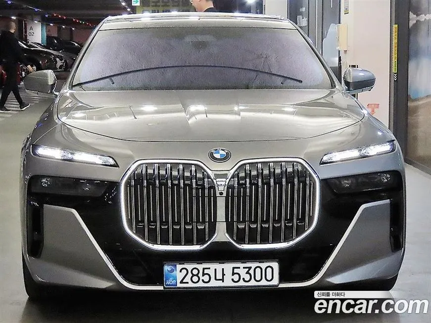BMW 7-Series — фото 10