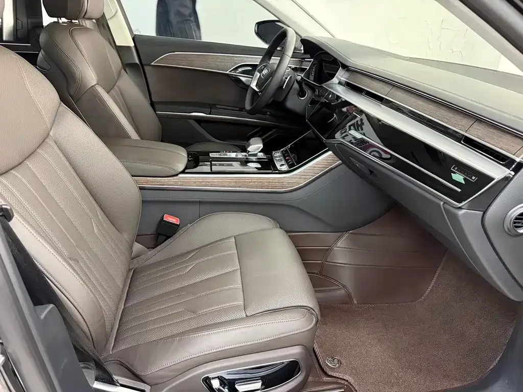 Audi A8 — фото 10