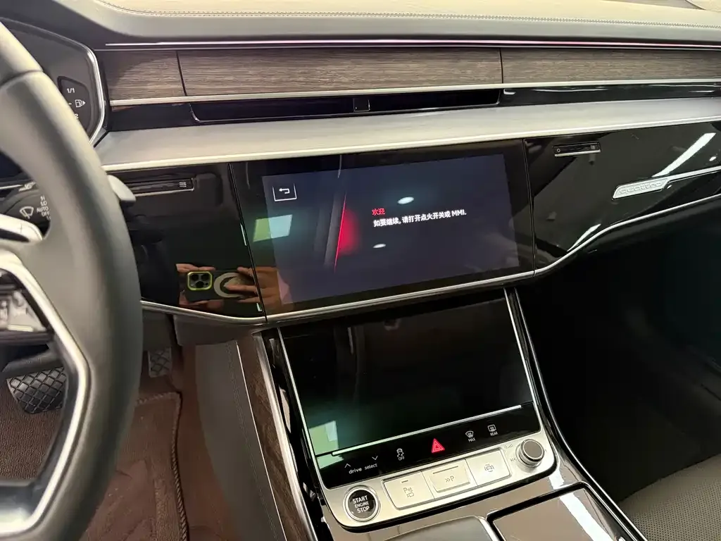 Audi A8 — фото 5