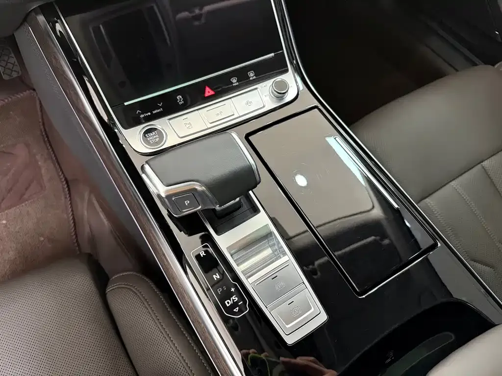 Audi A8 — фото 8