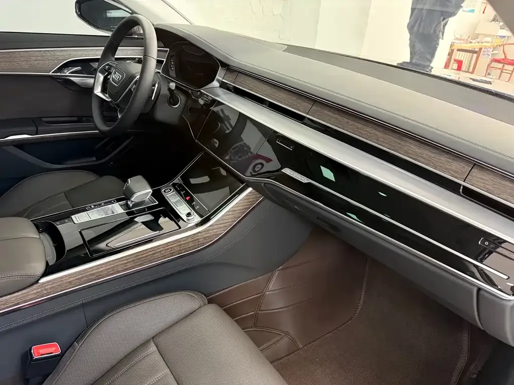 Audi A8 — фото 6