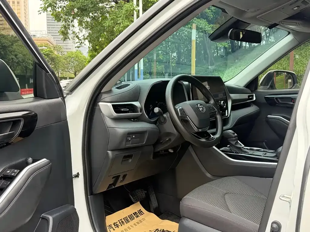 Toyota Highlander — фото 10