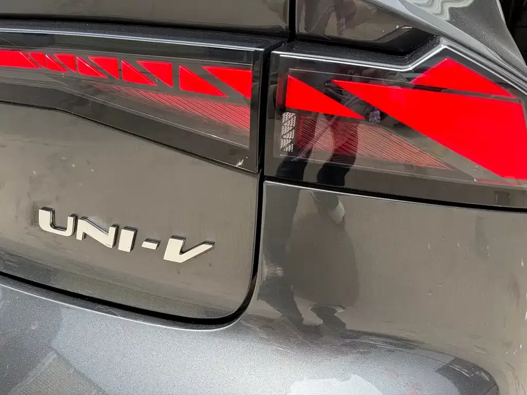 Changan UNI-V 2023 из CN, фото 3