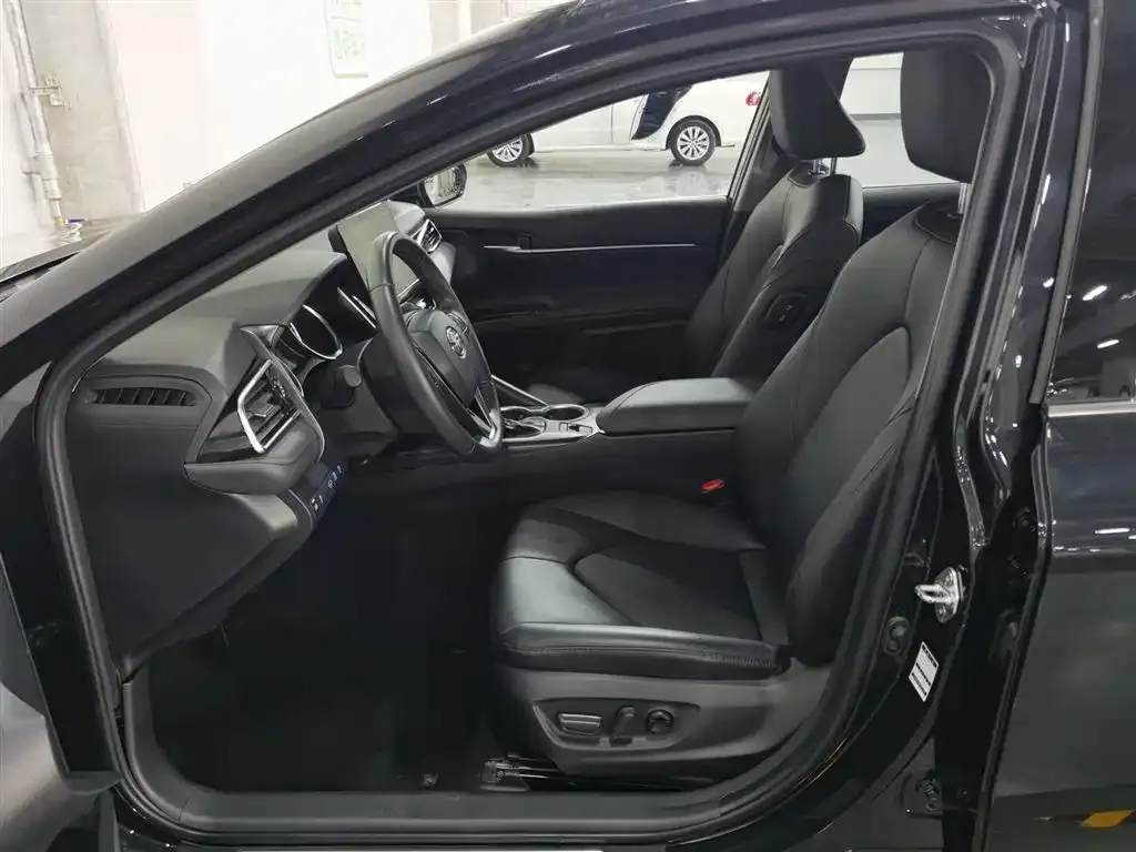 Toyota Camry 2023 из CN, фото 6