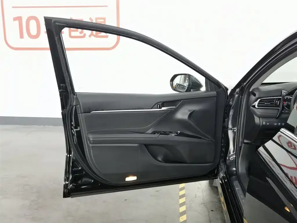 Toyota Camry 2023 из CN, фото 9