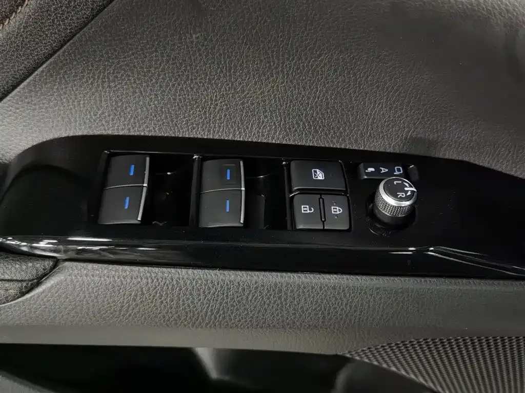 Toyota Camry 2023 из CN, фото 10