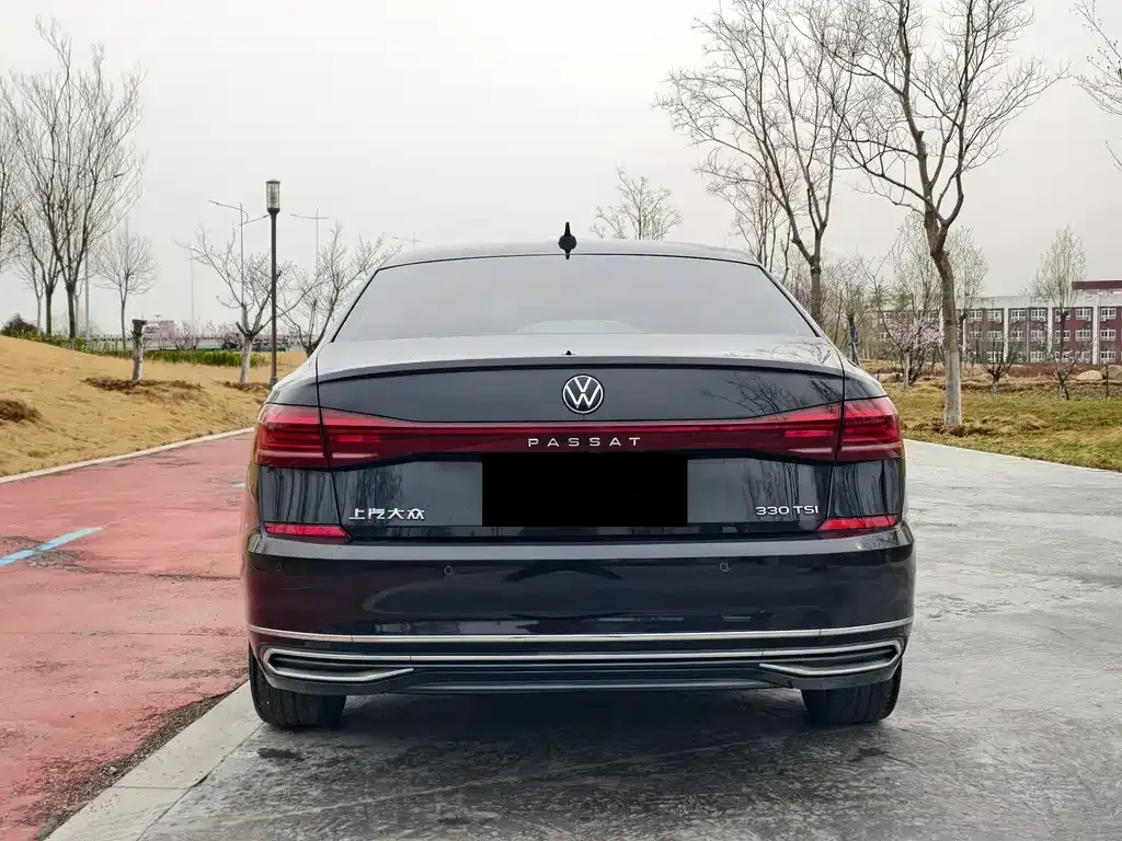 Volkswagen Passat — фото 10