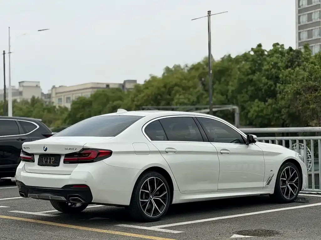 BMW 5 Series — фото 6
