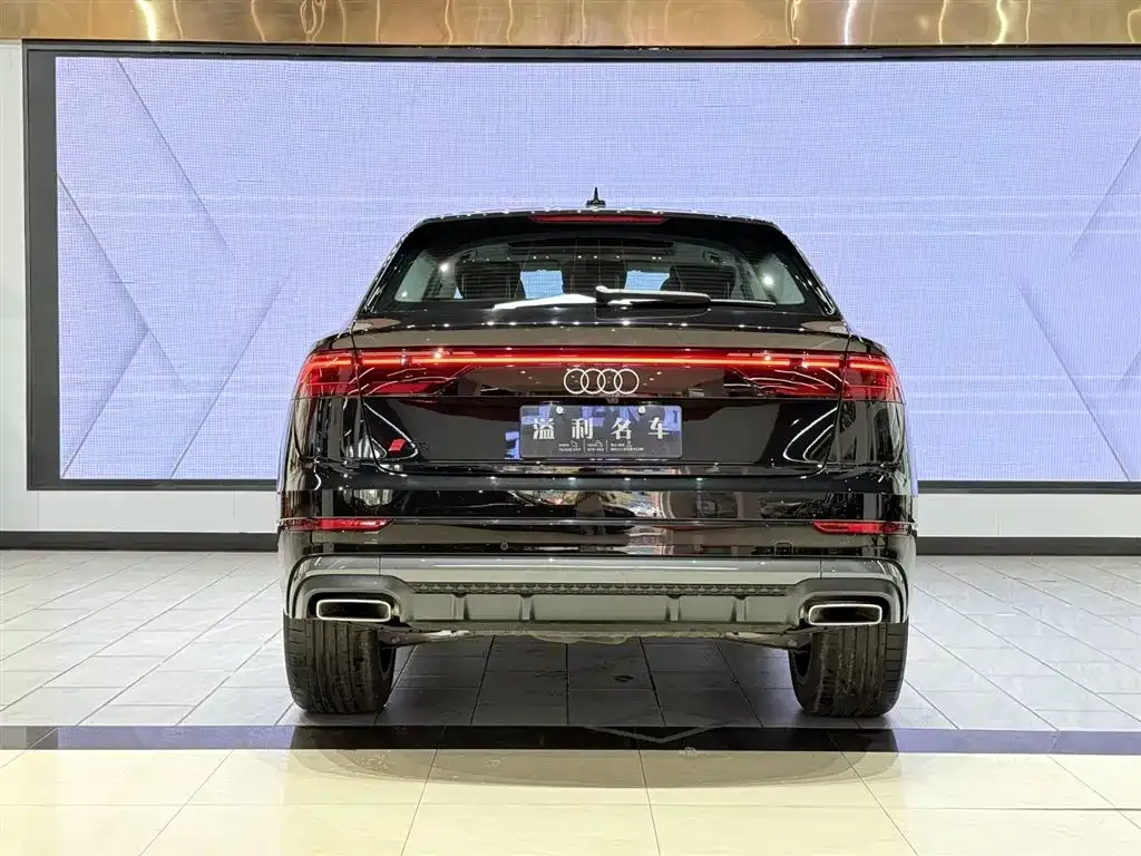 Audi Q8 — фото 7