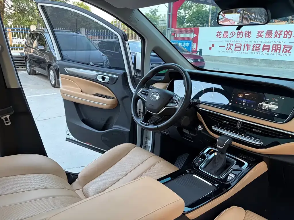 GAC Motor Trumpchi M6 — фото 4