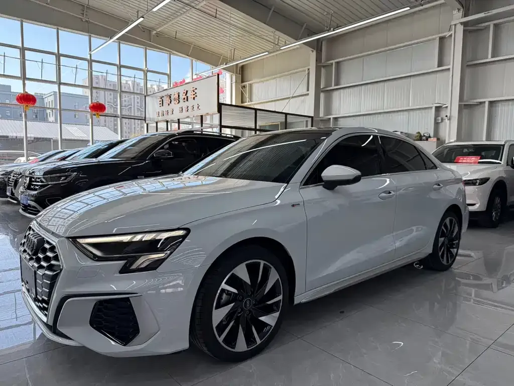Audi A3 — фото 1