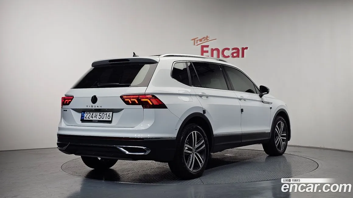 Volkswagen Tiguan — фото 8