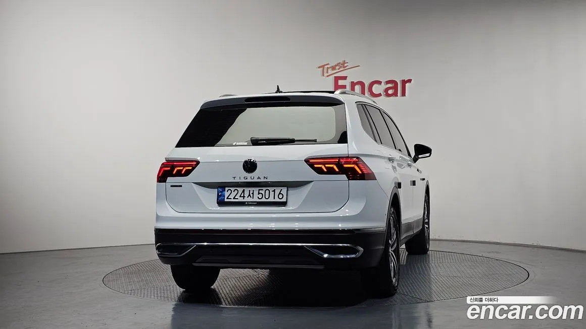 Volkswagen Tiguan — фото 2