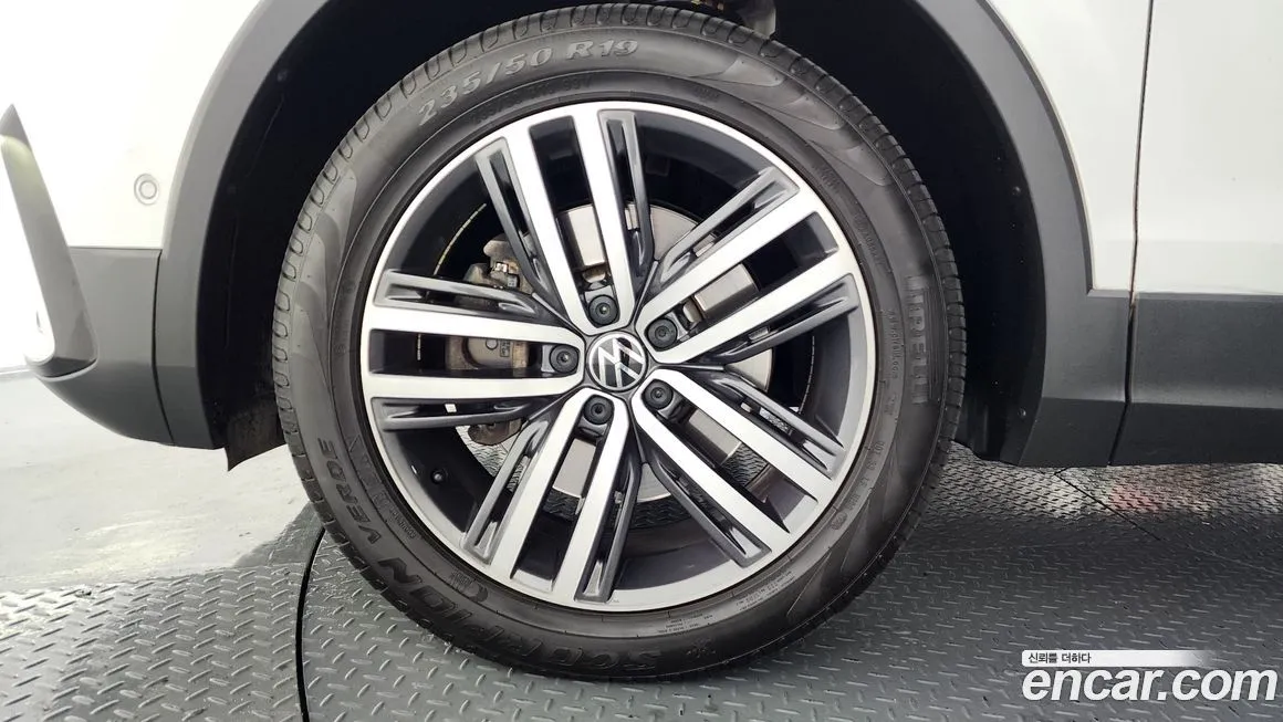 Volkswagen Tiguan — фото 9
